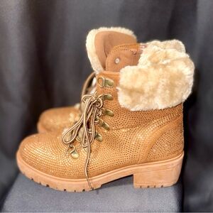 Stylish Tan Lace-Up Boots with Faux Fur